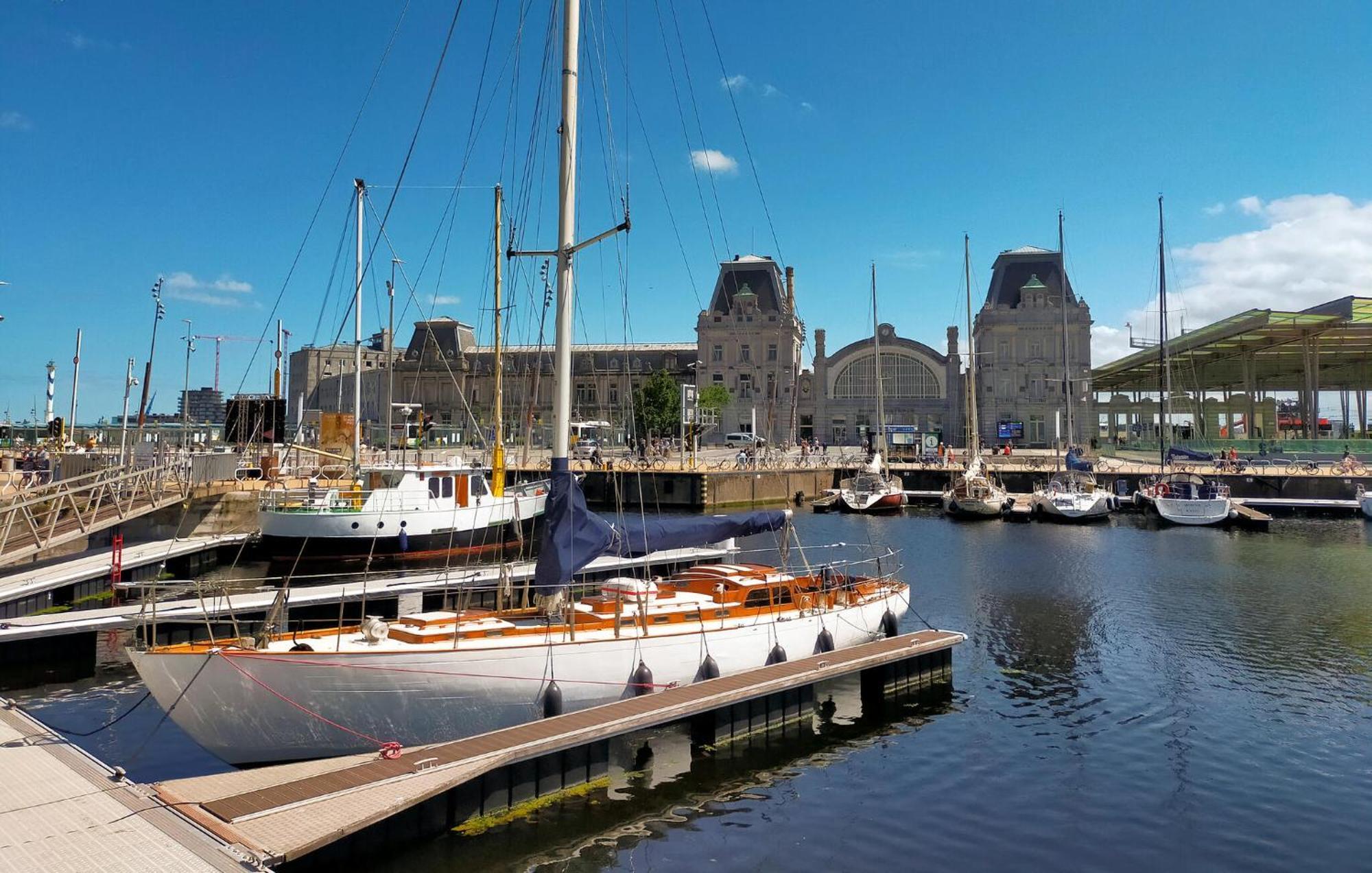 Awesome In With Wifi * Ostend